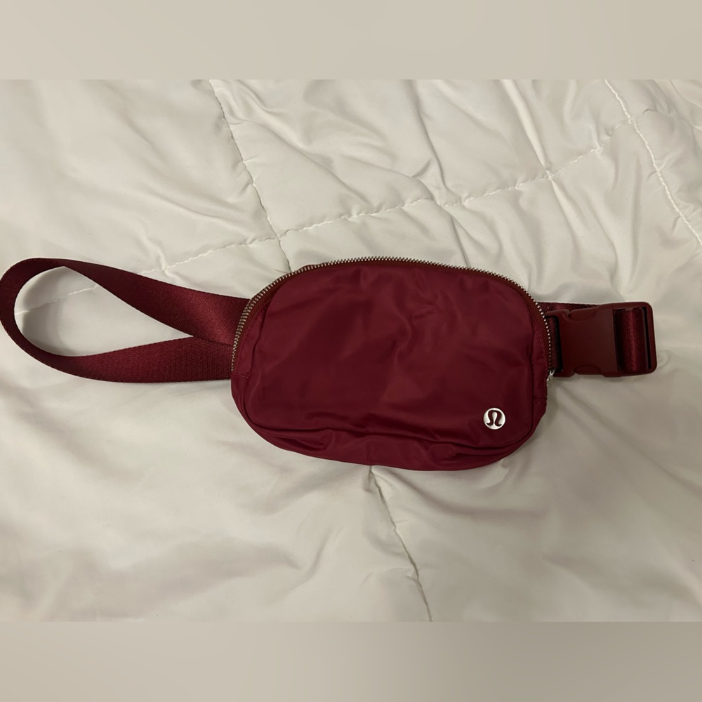 Lululemon Everywhere Belt Bag